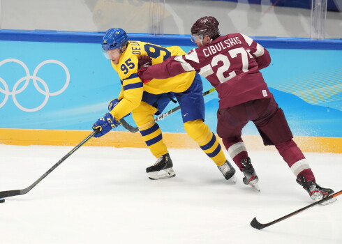 Сборная Швеции по хоккею одержала победу над Латвией на Олимпиаде