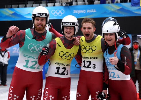 Kamaniņu braucēji izcīna Latvijai pirmo medaļu Pekinas olimpiskajās spēlēs