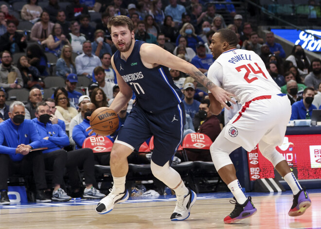 "Mavericks" un "Wizards" gūst uzvaras bez Porziņģa un Bertāna; Dončičs uguņo