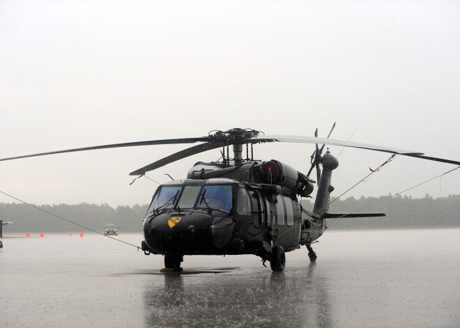 Drīzumā Latvijas gaisa telpā lidināsies ASV kaujas helikopteri un paredzēta tehnikas pārvietošanās pa ceļiem