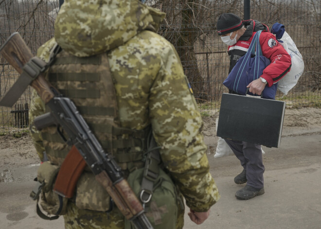 Ārlietu ministrija aicina Latvijas valstspiederīgos izbraukt no Ukrainas