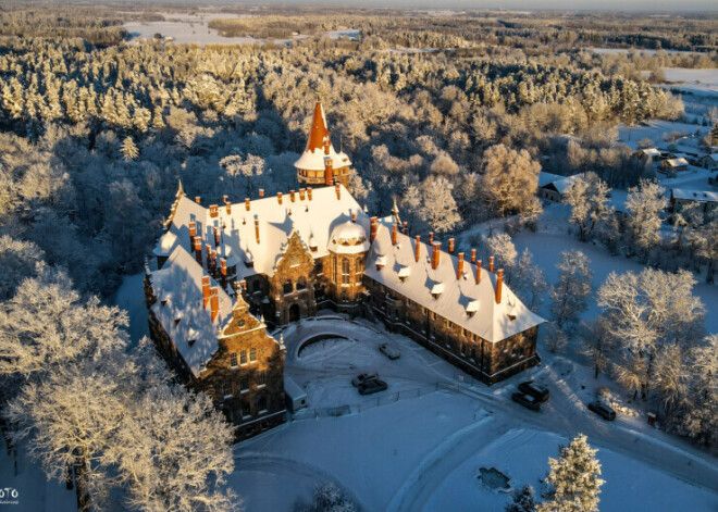 ФОТО: роскошно отреставрированный Цесвайнский замок сегодня открывает свои двери для посетителей