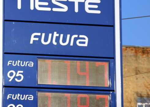 Цены на топливо в Латвии упорно ползут вверх