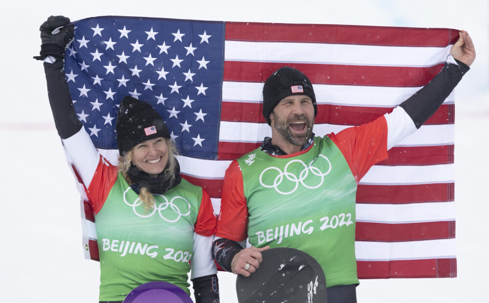 ASV snovbordisti kļūst par pirmajiem olimpiskajiem čempioniem jaukto pāru sacensībās snovbordkrosā