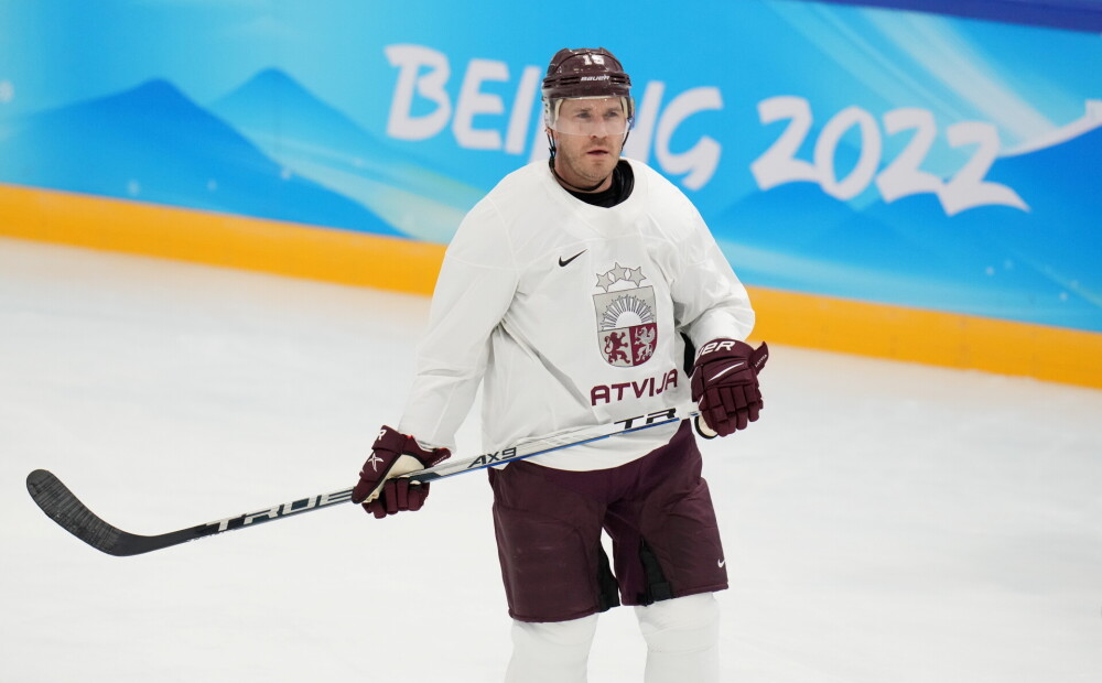 Mārtiņš Karsums joprojām nevar palīdzēt Latvijas hokeja izlasei