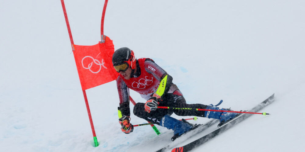 Kalnu slēpotājs Zvejnieks izcīna 26. vietu milzu slalomā; triumfē šveicietis Odermats