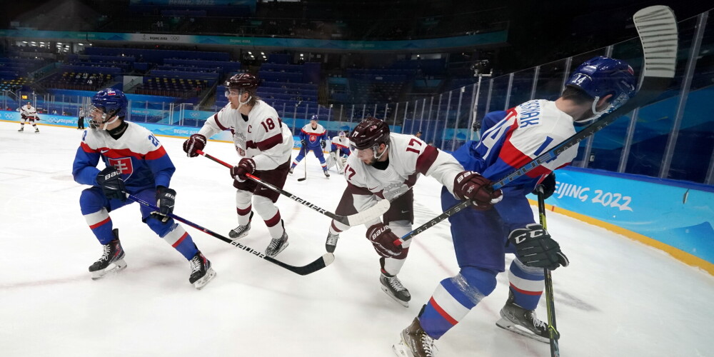 В плей-офф вышли с тремя поражениями: сборная Латвии по хоккею уступила Словакии