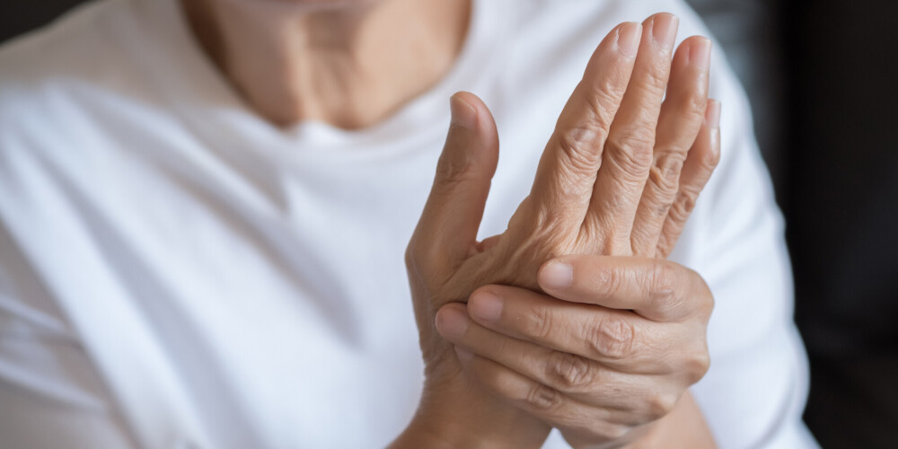 Neparastas vēža pazīmes, ko var sajaukt ar artrītu