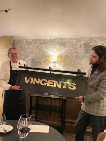 “Mēs restorānā prezentējam "Vincenta" izkārtni, pirms tā tiek piesprausta pie tūjām Elizabetes ielas malā. Mārtiņam "Vincents" nozīmēja daudz, un redzēt to augam viņam nesa patiesu gandarījumu,” pastāstīja Andrejevs.