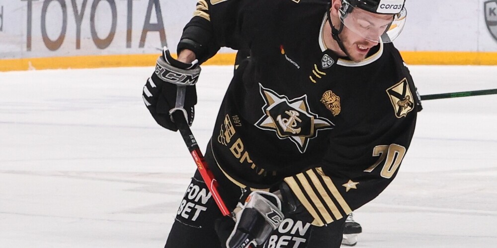Latvijas uzbrucējs Miks Indrašis ir lauzis līgumsaistības ar Kontinentālās hokeja līgas (KHL) vienību Vladivostokas "Admiral".