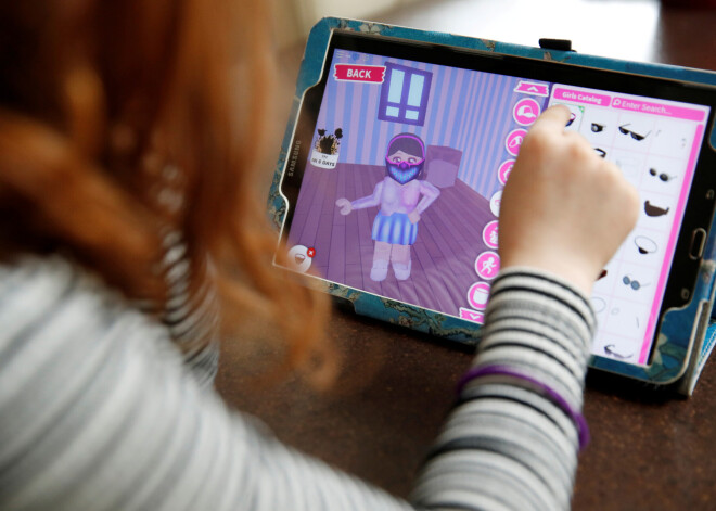 Iemesls, kādēļ vecākiem vajadzētu pievērst uzmanību bērna aktivitātēm tiešsaistes spēlē “Roblox”