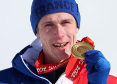 Francijas kalnu slēpotājs Noels kļūst par olimpisko čempionu slaloma sacensībās