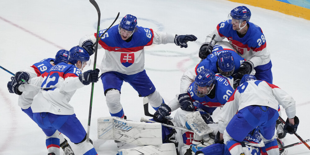 Slovākijas hokejisti negaidīti iekļūst olimpisko spēļu pusfinālā; Krievijas Olimpiskā komiteja aptur dāņus