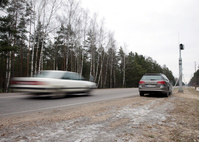 Pērn ar fotoradariem pieķertie autovadītāji nomaksājuši sodus 10,879 miljonu eiro apmērā