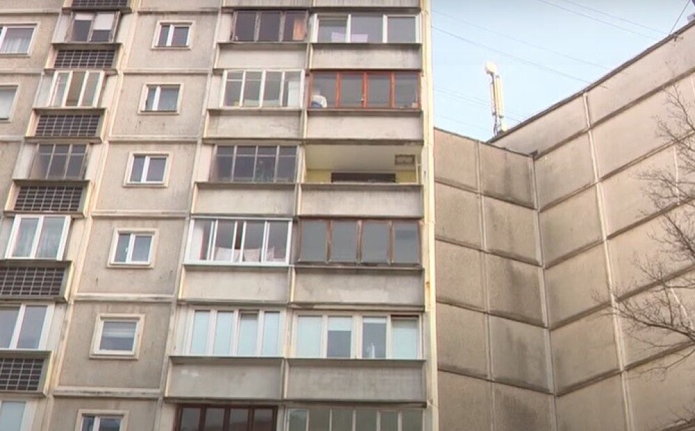 Daudzdzīvokļu nama iemītnieki Rīgā paliek bez ūdens, jo santehniķis atsakās ieiet Covid-19 inficētā dzīvoklī