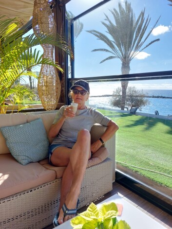 Irēna Pulkinena kopš oktobra uzturas savos apartamentos Spānijā. Lai arī lielākoties laikapstākļi ir labi un saulaini, tomēr brīžiem tie pamanās pārsteigt: “Mums šogad ir neparasta ziema. Ir siltas dienas, bet arī spēcīgs lietus un vējaini laikapstākļi – tādi, ka pat siltās jakas jāvelk.”