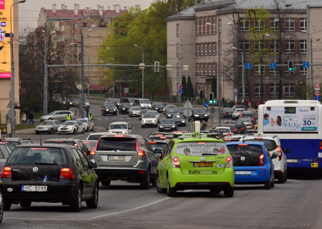 Kurās valstīs pircējiem ir vislielākais risks saņemt auto ar sagrozītu nobraukumu?