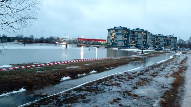 Valmieras novada pašvaldība brīdina, ka pavasara palu dēļ šobrīd vairāki ceļa posmi var būt pārplūduši un neizbraucami.