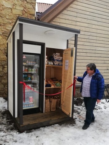 Tagad arī Cēsīs uzstādīts Kopienas skapis pārtikas ziedojumiem.