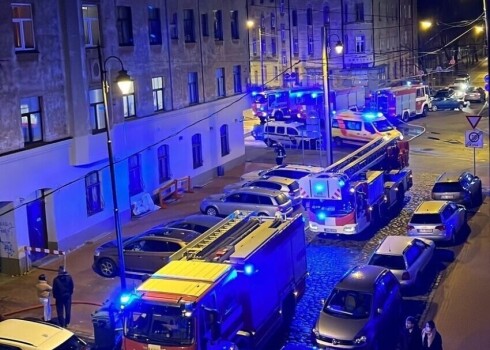 Из-за пожаров эвакуированы десятки людей из домов Риги и Саулкрасты