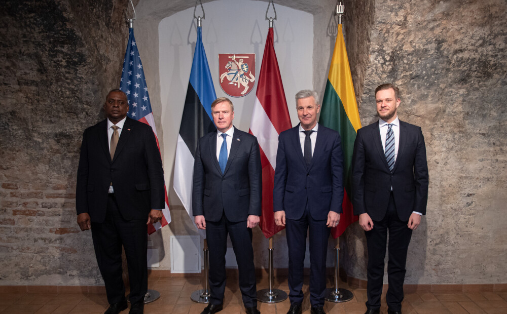 ASV aizsardzības sekretārs Baltijas valstu ministriem apstiprina apņemšanos aizstāvēt visus NATO sabiedrotos
