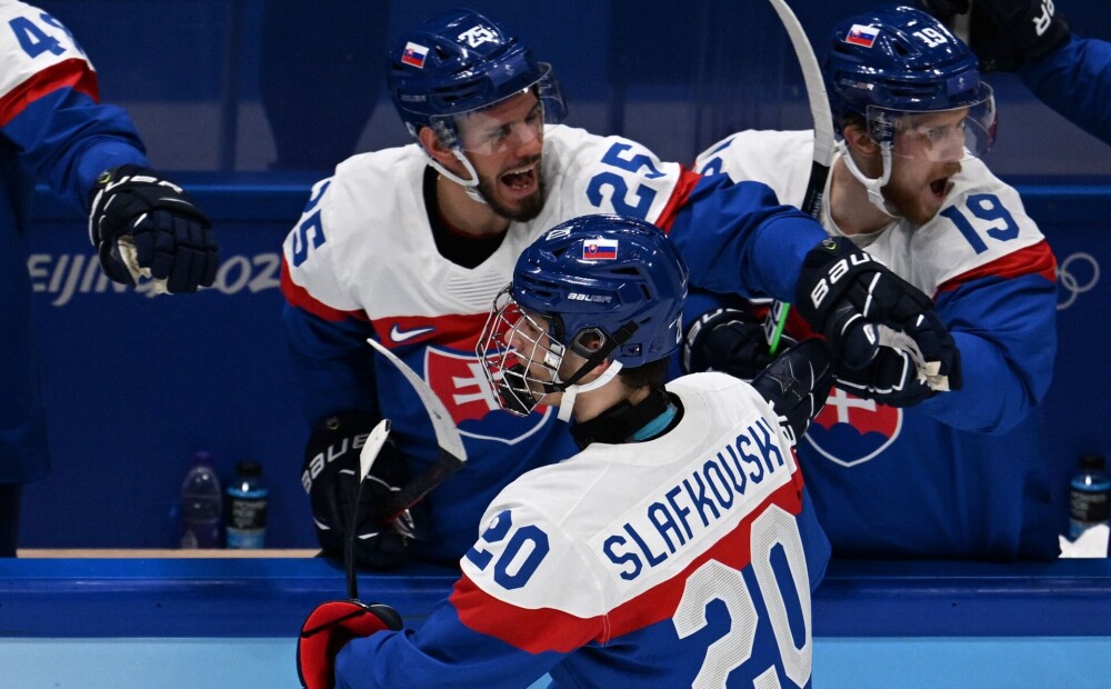 17 gadus vecais Slafkovskis aizved Slovākijas hokeja izlasi līdz negaidītai bronzai