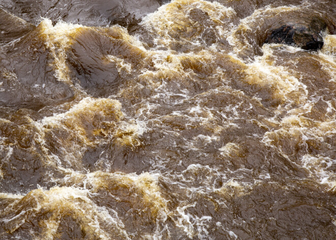 Plūdu dēļ aicina uzmanīties Plakanciema, Dzērumu un Jenču iedzīvotājus