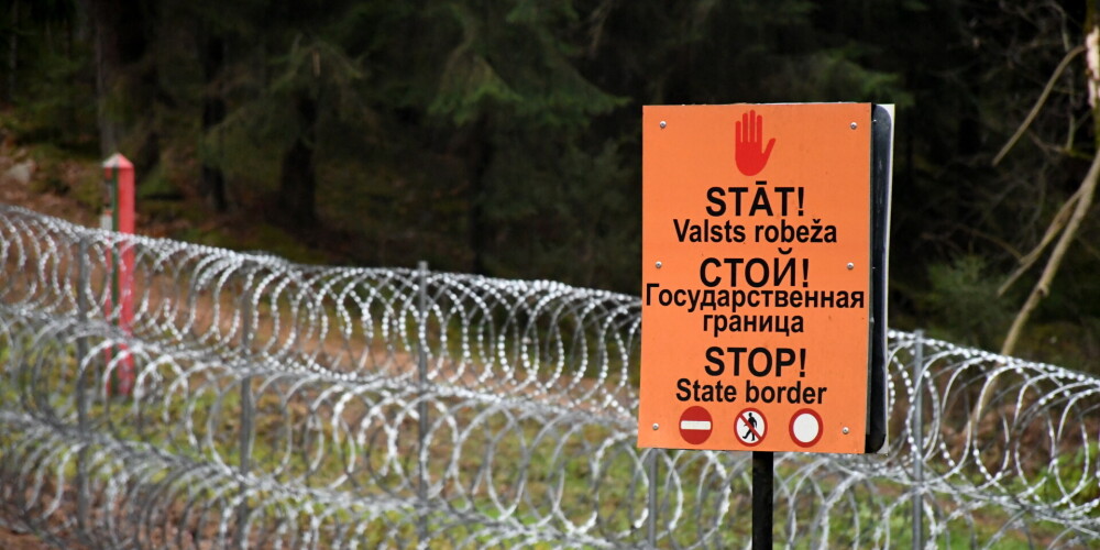 Dzeloņstiepļu žogs uz Latvijas-Baltkrievijas.