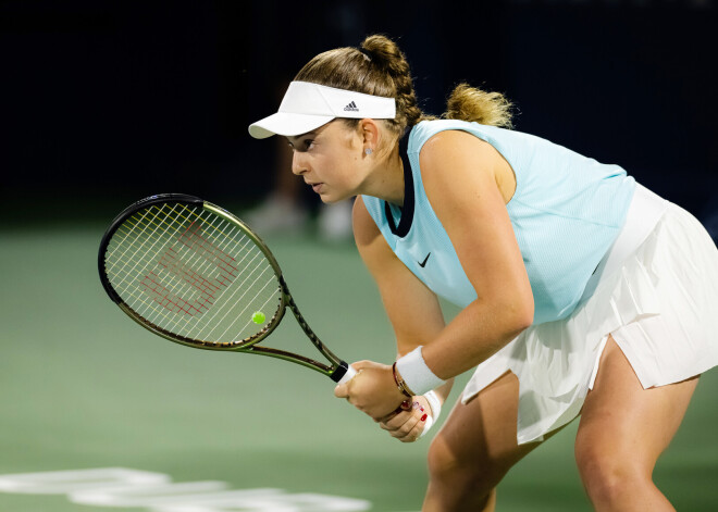 Ostapenko kopā ar Kičenoku zaudē Dohas "WTA 1000" sērijas turnīra dubultspēļu pirmajā kārtā