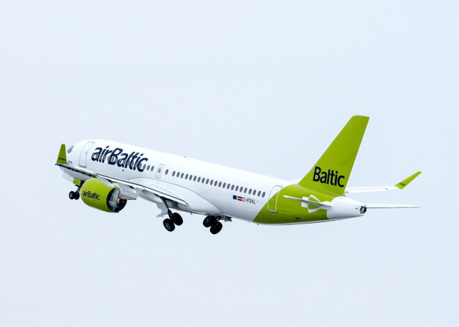 "airBaltic" uz laiku aptur nakts lidojumus uz un no Ukrainas