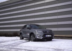 Auto ziņas: Suzuki Vitara Hybrid pirmais tests