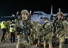 ФОТО: в Латвию прибыли первые из 300 солдат США