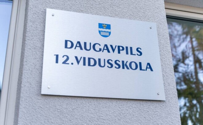 Daugavpils 12. (latviešu) vidusskola pēc būtības likvidēta, to apvienojot ar 10. vidusskolu un diviem bērnudārziem.