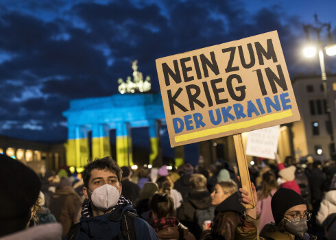 Solidarizējoties ar Ukrainu, cilvēki visā pasaulē nosoda Putina agresiju