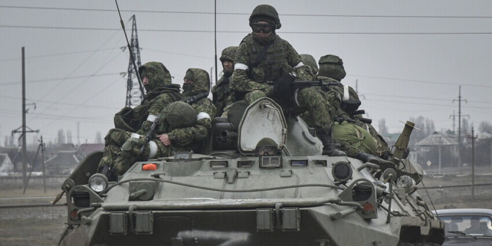 Российские власти признали гибель одного военного; в Украине сообщают, что их тысячи