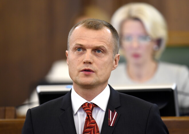 Ivars Zariņš noliek Saeimas deputāta mandātu