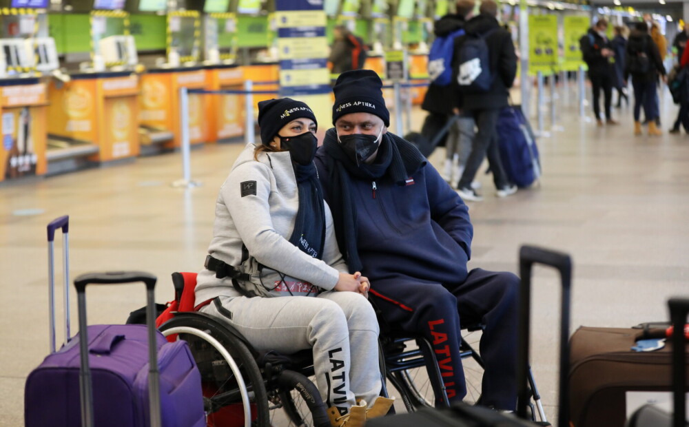FOTO: Latvijas ratiņkērlinga izlase dodas uz Pekinas paralimpiskajām spēlēm