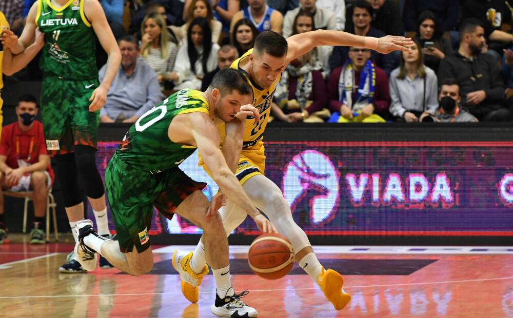 Lietuvas basketbolisti uzvar arī ceturtajā spēlē un nodrošina vietu nākamajā posmā
