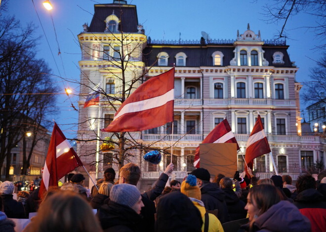 Komisija atbalsta atļauju Latvijas iedzīvotājiem kā brīvprātīgajiem karot Ukrainas pusē