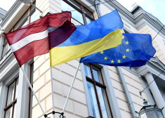 Pie Kultūras ministrijas izkārts Ukrainas karogs,  paužot nosodījumu Krievijas militārajai agresijai pret Ukrainu.