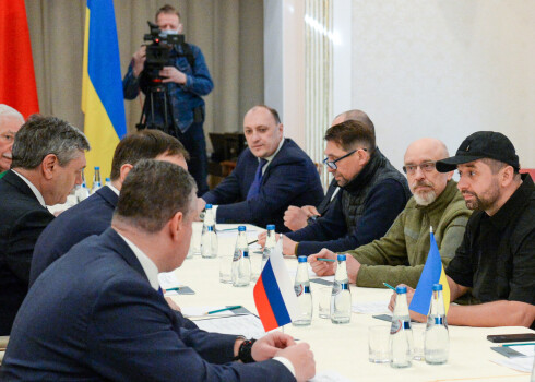 Российская и украинская делегации завершили переговоры и уезжают для консультаций перед новым раундом