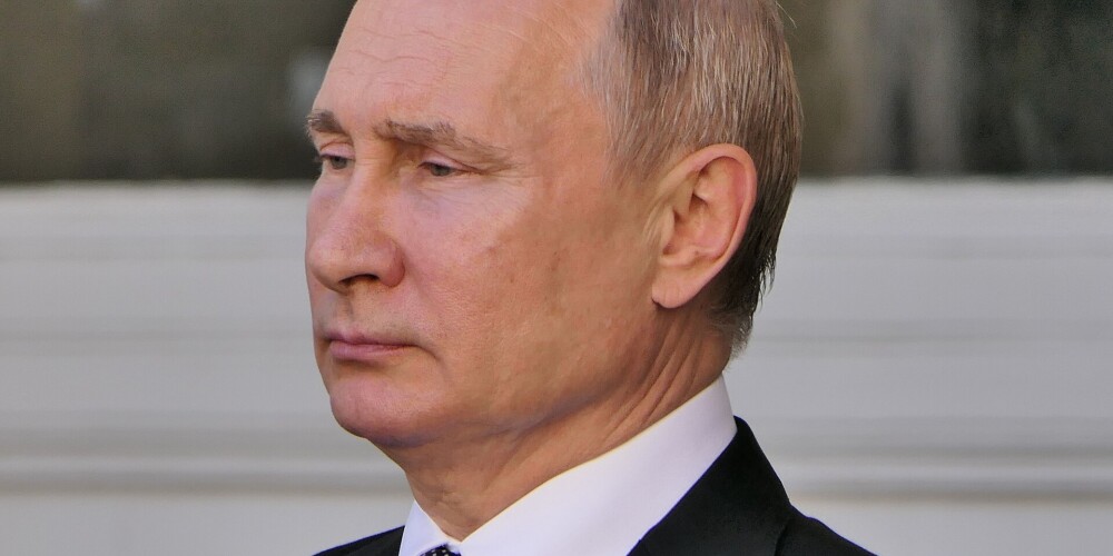 Lielbritānija plāno Putinu sēdināt uz apsūdzēto sola Hāgas tiesā