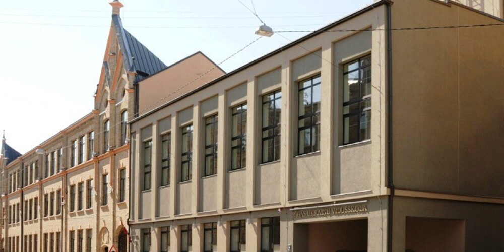 Rīgas Ukraiņu vidusskola varēs uzņemt 90 bēgļu bērnus
