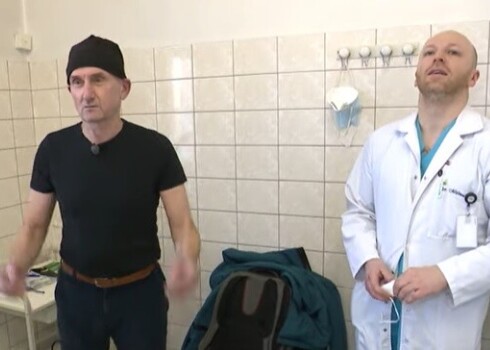 "Jābrauc pie tiem, kuri vairāk cieš!" - divi latviešu mikroķirurgi gatavi doties uz Ukrainu operēt karā cietušos