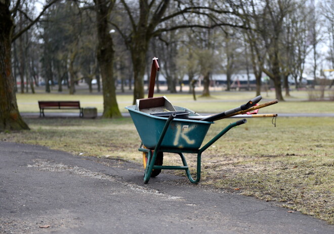 Maskavas dārzu pie Sporta manēžas izveidoja kā Latgales dārzu. Pēc Krievijas iebrukuma Ukrainā, tagad daudzi to vairs nevēlas dēvēt agresorvalsts galvaspilsētas vārdā.