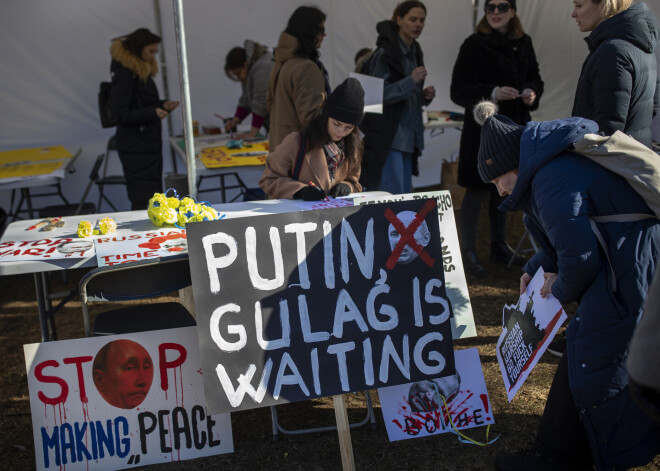 Simtiem protestētāju Viļņā četras dienas "turēs aplenkumā" Krievijas vēstniecību