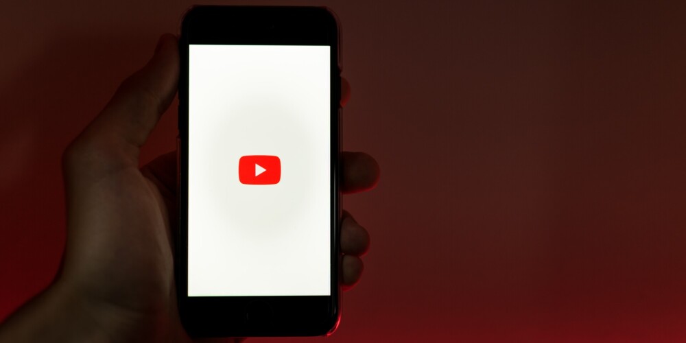 Eiropā bloķēts Krievijas raidstacijas "YouTube" kanāls "Eho Moskvi"