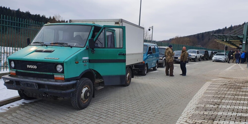 “Viņiem ļoti vajag automašīnas!” latvieši ukraiņu zemessargiem gādā transportlīdzekļus – ir iespēja palīdzēt