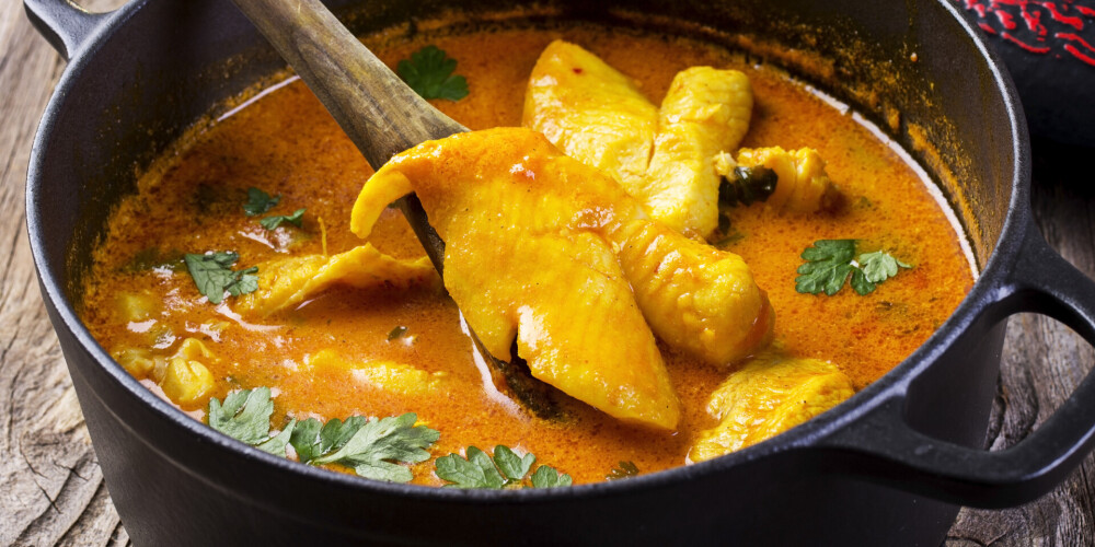 Universālā karija recepte ar zivju mērci