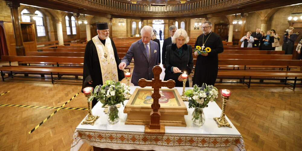 Принц Чарльз с женой помолились за мир в Украине в греко-католической церкви в Лондоне